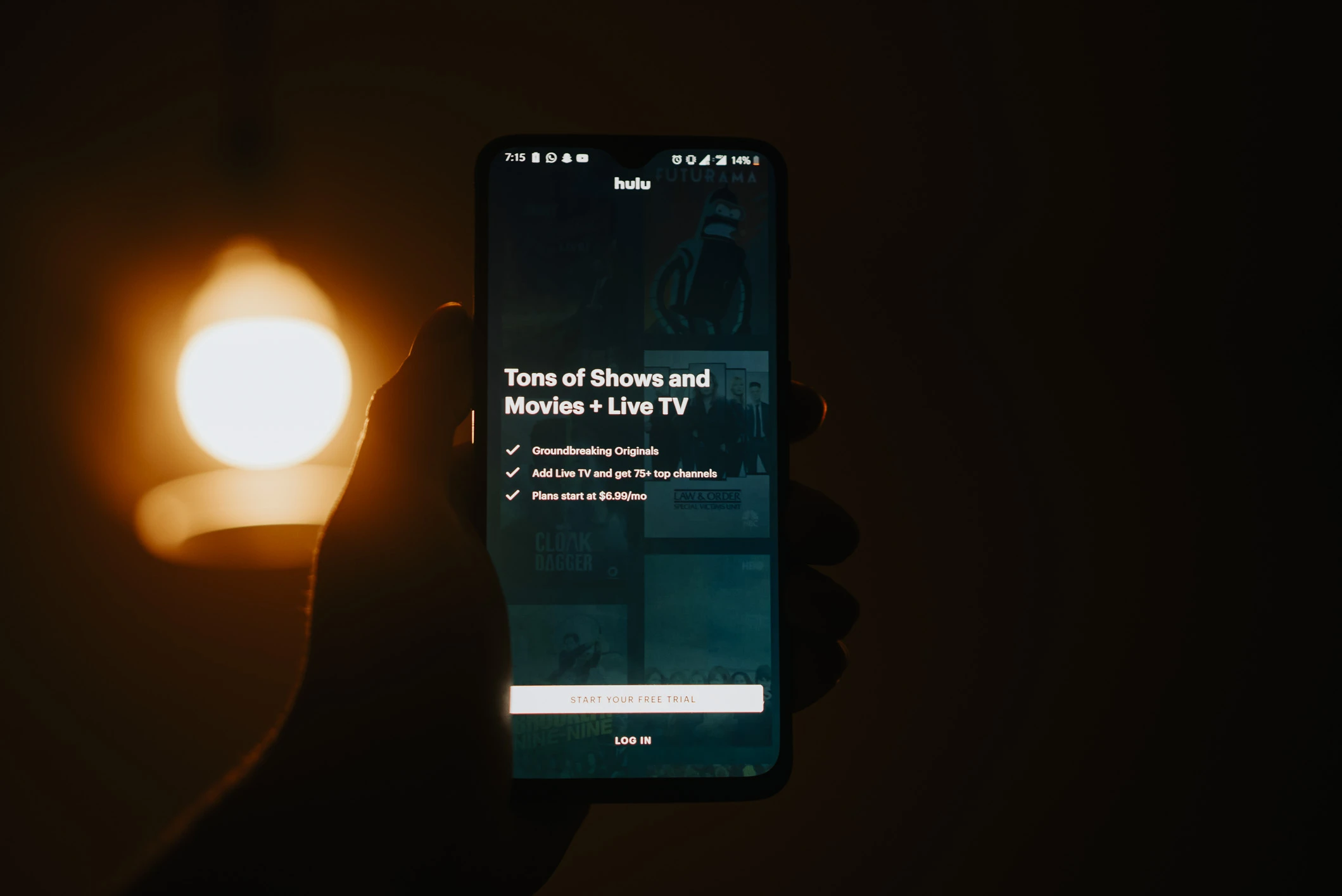如何在2022年于印度观看Hulu  要在印度观看Hulu，有几个步骤你需要遵循：  1. **选择VPN服务**：选择一个可靠的VPN服务，能帮助你改变网络位置。推荐的VPN有ExpressVPN、NordVPN或Surfshark等。  2. **下载并安装VPN**：根据你所选择的VPN，下载并安装相应的应用程式，并在设备上登录。  3. **连接到美国伺服器**：在VPN应用中，选择美国的伺服器并连接。这样可以让你在网络上显示出来的地理位置是美国。  4. **创建Hulu帐户**：如果你没有Hulu帐户，可以访问Hulu的官方网站，并根据指示创建一个帐户。注意，可能需要使用美国的支付方式。  5. **访问Hulu**：连接VPN后，打开Hulu的网站或应用程式，登入你的帐户，开始观看你喜爱的节目和电影。  请注意，使用VPN观看地区限制的内容可能违反Hulu的使用条款，请自行判断风险。